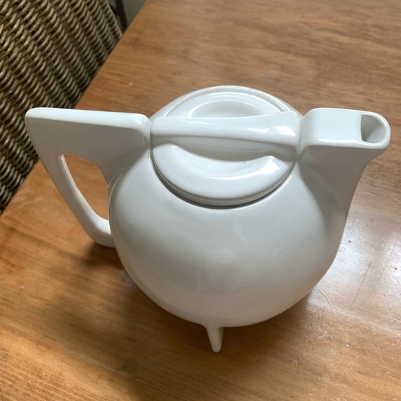 Vintage Modernist Bauhaus pure white Teapot. Immaculate condition. - Picture 2 of 7